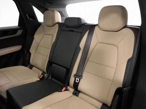 Certified 2025 Porsche Cayenne image 30