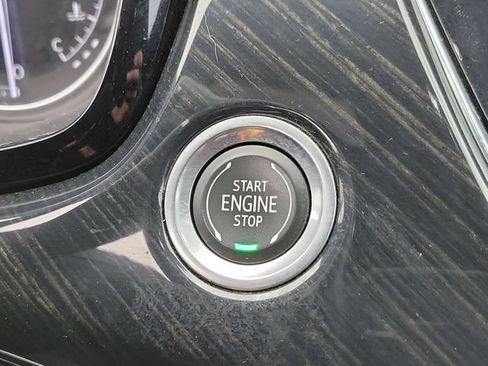 Used 2022 Cadillac XT6 Premium Luxury FWD image 31