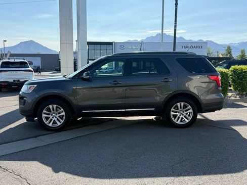 Used 2018 Ford Explorer XLT w/ Equipment Group 202A AWD/4WD image 7