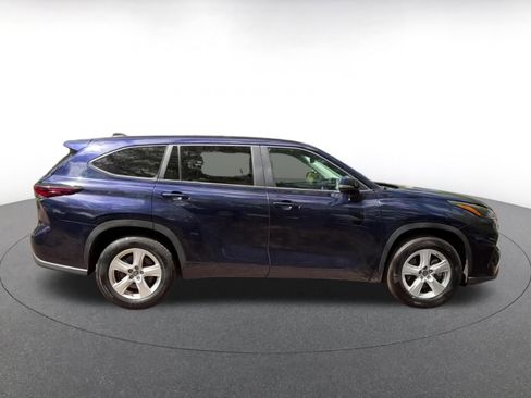 Used 2025 Toyota Highlander LE image 16