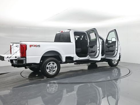 New 2026 Ford F250 XLT w/ FX4 Off-Road Package image 5