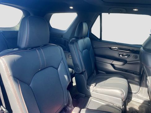 Used 2025 Honda Pilot TrailSport image 29