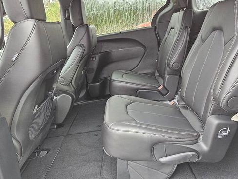 New 2026 Chrysler Pacifica Select FWD image 7