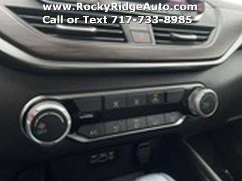 Used 2024 Nissan Altima 2.5 SV image 13