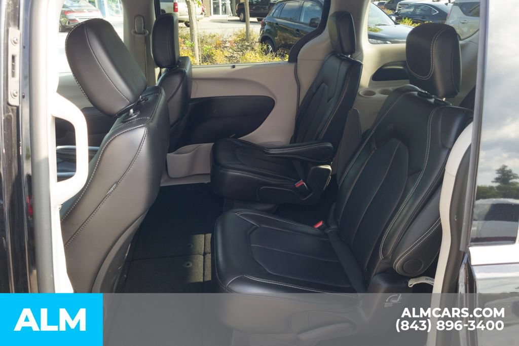 Used 2024 Chrysler Pacifica Touring-L FWD image 17