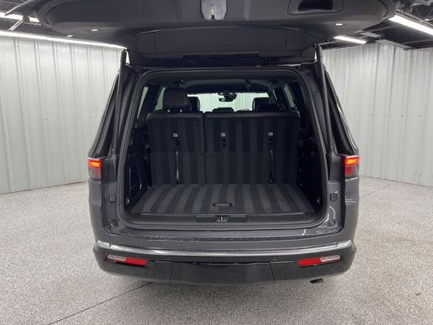 Used 2025 Jeep Wagoneer 4WD w/ Convenience Group I image 10