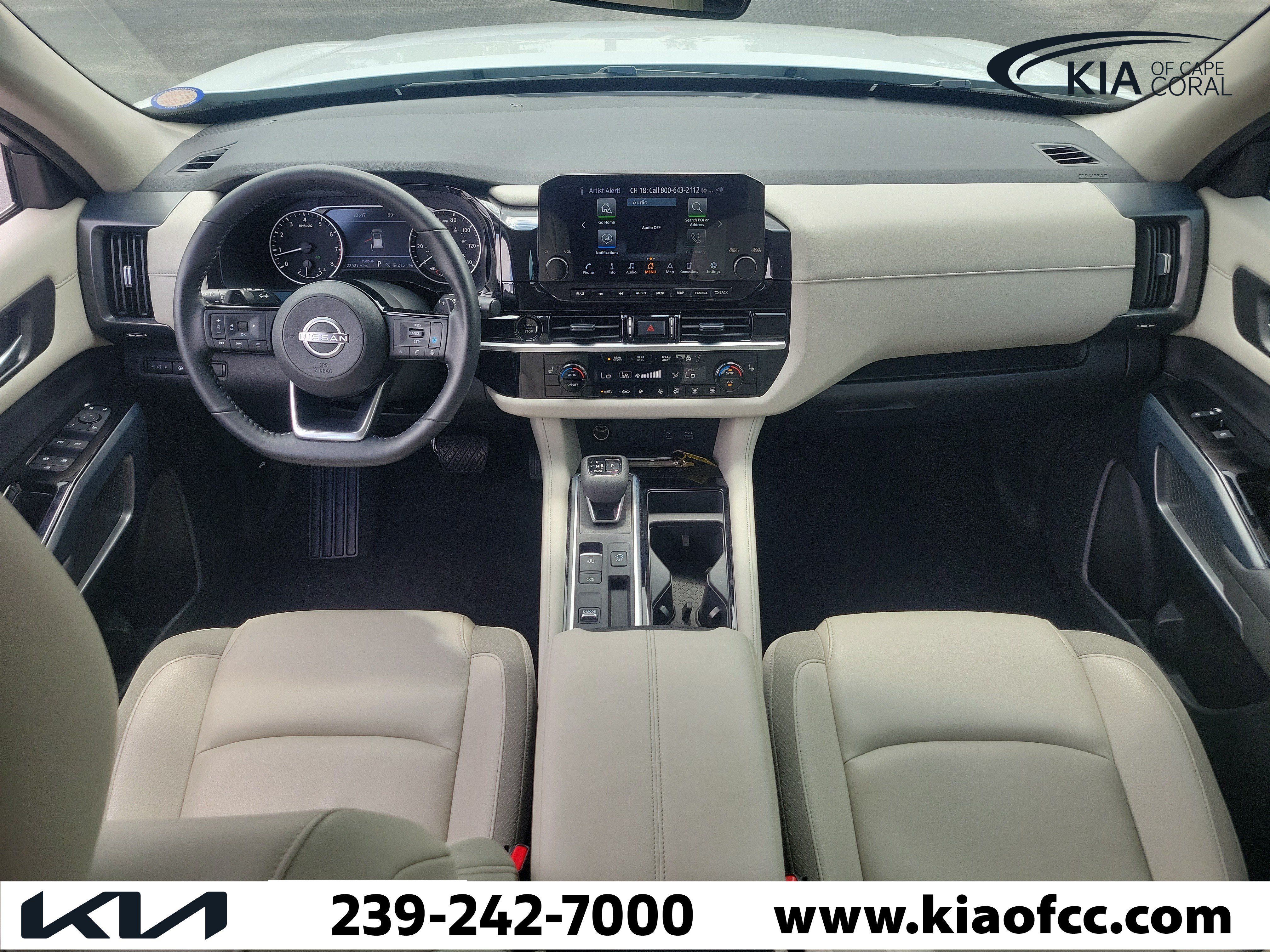 Used 2025 Nissan Pathfinder SL w/ Black Appearance Package FWD image 18