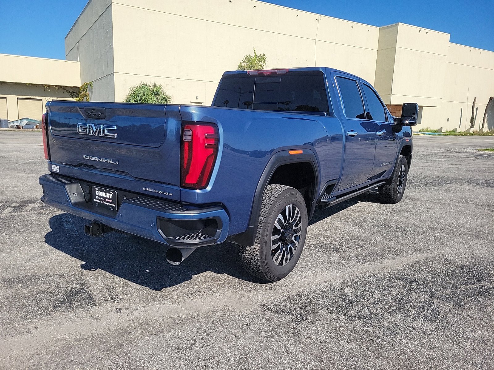 Used 2025 GMC Sierra 2500 Denali Ultimate AWD/4WD image 5