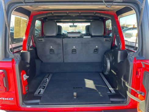 Used 2022 Jeep Wrangler Unlimited Sahara w/ Cold Weather Group image 17