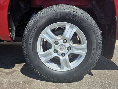 Used 2012 Toyota Tundra 4x4 CrewMax w/ SR5 Pkg image 10