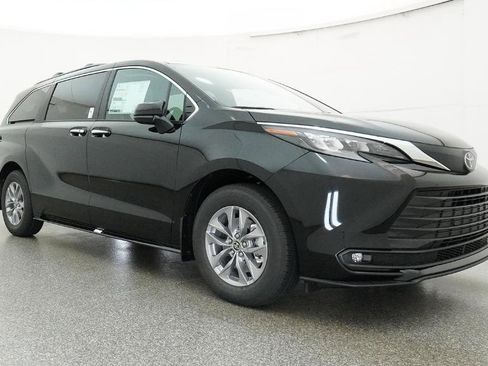 New 2026 Toyota Sienna XLE FWD image 20
