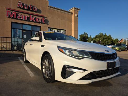 Used 2019 Kia Optima LX image 3