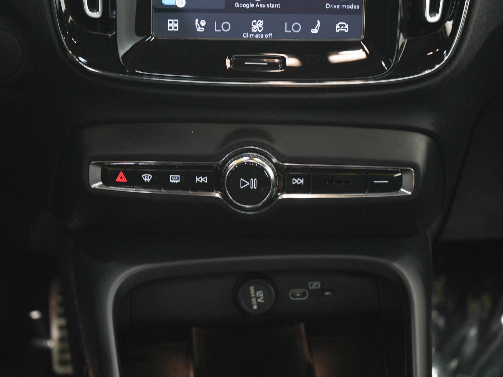 Used 2021 Volvo XC40 P8 Recharge w/ Advanced Package AWD/4WD image 19