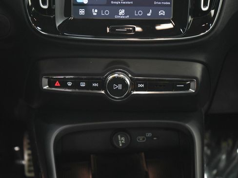 Used 2021 Volvo XC40 P8 Recharge w/ Advanced Package AWD/4WD image 19