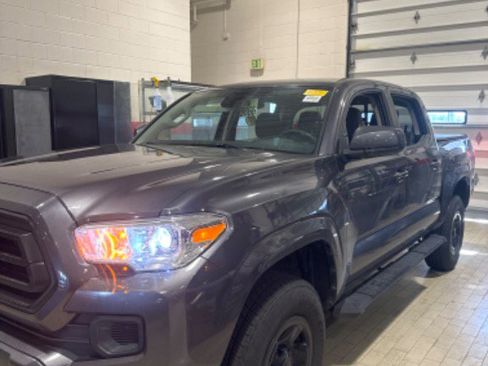 Used 2020 Toyota Tacoma SR image 3