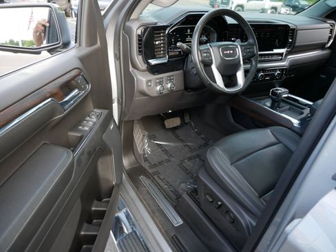 Used 2024 GMC Sierra 1500 SLT w/ SLT Premium Plus Package AWD/4WD image 10