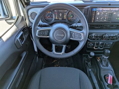 Used 2024 Jeep Wrangler Sahara image 11