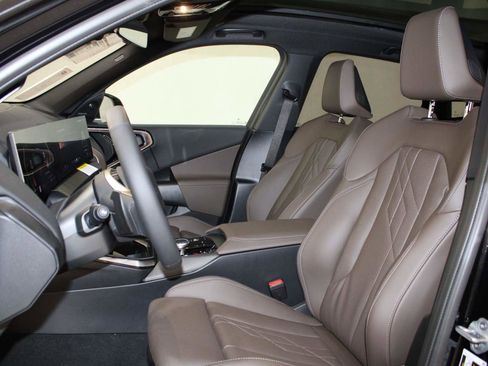 Certified 2025 BMW X3 xDrive30i w/ Premium Package image 12