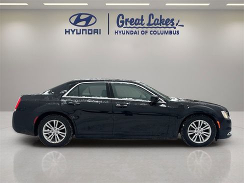 Used 2019 Chrysler 300 Touring L w/ Quick Order Package 22F image 6