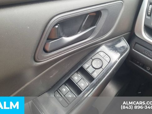 Used 2024 Nissan Rogue S FWD image 14