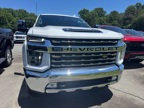 Used 2023 Chevrolet Silverado 3500 LTZ w/ LTZ Convenience Package AWD/4WD image 2