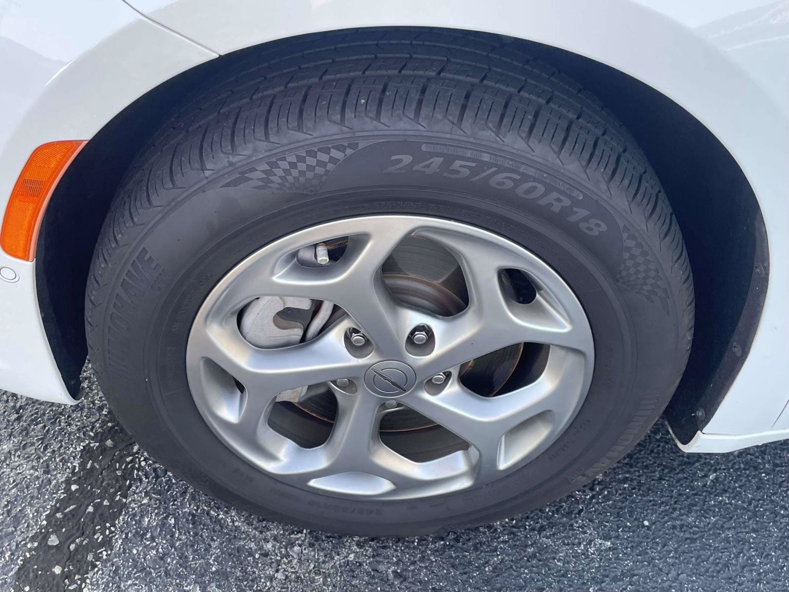 Certified 2022 Chrysler Pacifica Limited AWD/4WD image 13