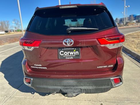 Used 2017 Toyota Highlander Limited image 6