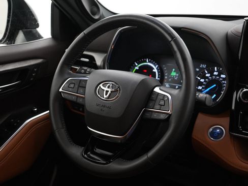 Used 2021 Toyota Highlander Platinum image 15