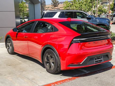 Used 2024 Toyota Prius Prime SE image 4