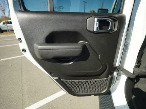 Used 2023 Jeep Gladiator Sport image 16