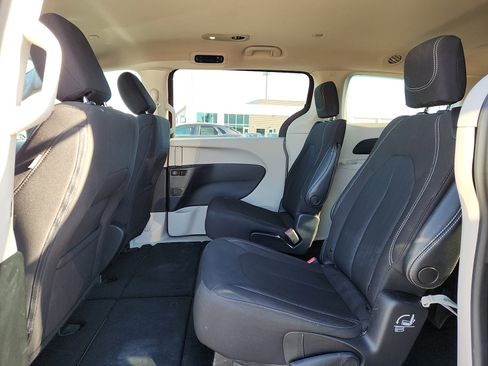 Used 2023 Chrysler Voyager LX image 12