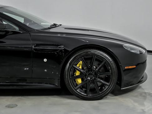 Used 2015 Aston Martin V8 Vantage GT image 15
