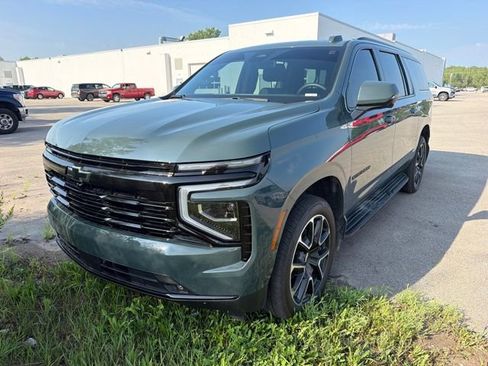 Used 2026 Chevrolet Suburban RST w/ Comfort Package AWD/4WD image 2
