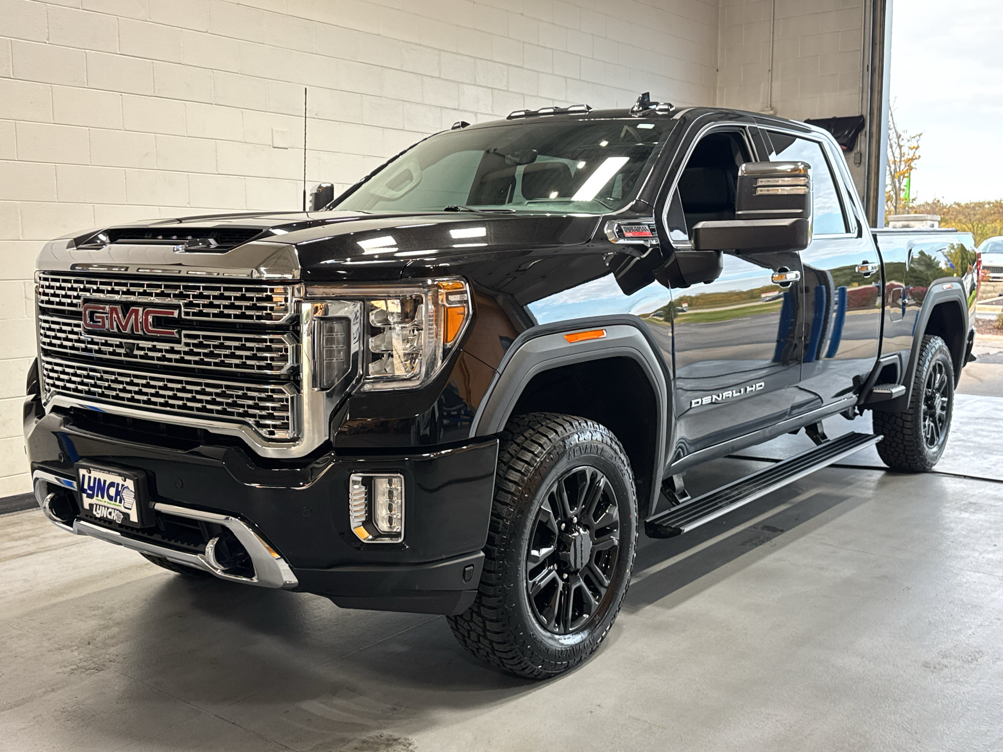 Used 2023 GMC Sierra 3500 Denali w/ Denali Black Diamond Edition AWD/4WD image 13