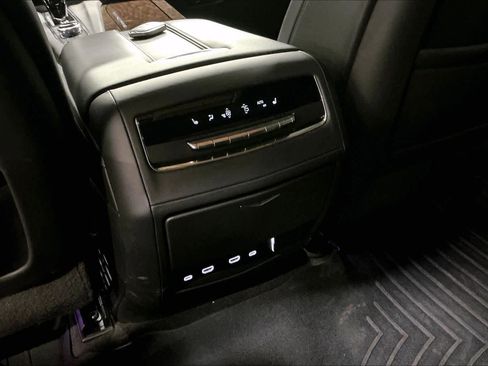 Used 2022 Cadillac Escalade Sport Platinum image 35