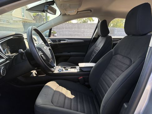 Used 2020 Ford Fusion SE FWD image 11
