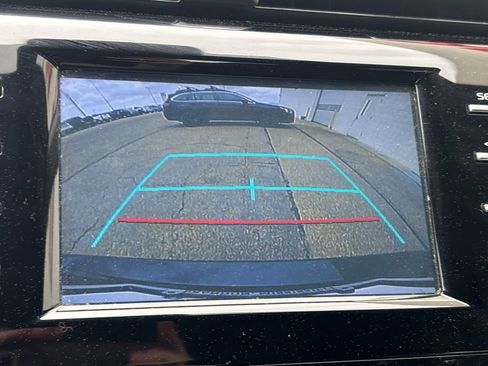 Used 2019 Toyota Camry LE image 10