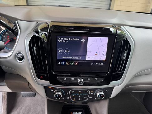 Used 2020 Chevrolet Traverse Premier FWD image 16