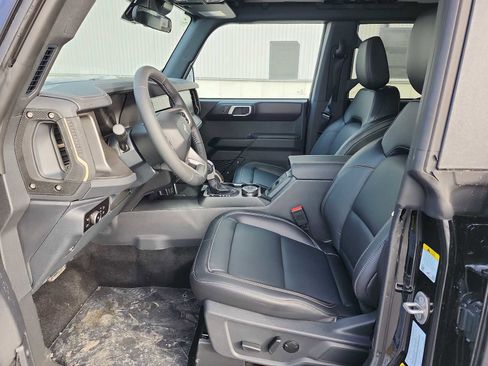 New 2025 Ford Bronco Badlands image 11