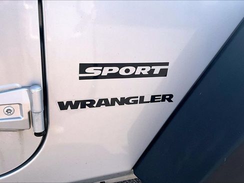 Used 2011 Jeep Wrangler Sport AWD/4WD image 21