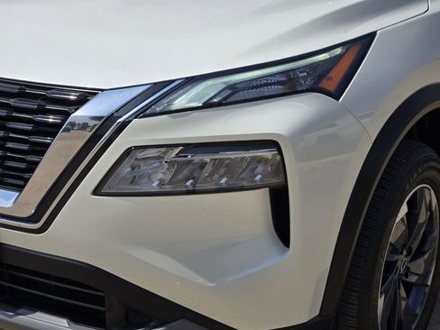 Used 2023 Nissan Rogue SV FWD image 8