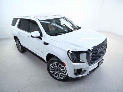 Used 2024 GMC Yukon Denali Ultimate AWD/4WD image 4