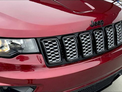 Used 2022 Jeep Grand Cherokee Laredo X image 28