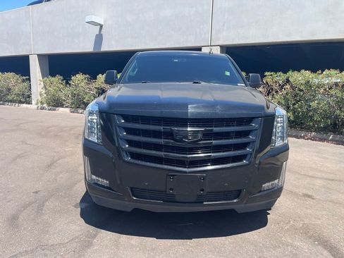 Used 2015 Cadillac Escalade Premium RWD image 2