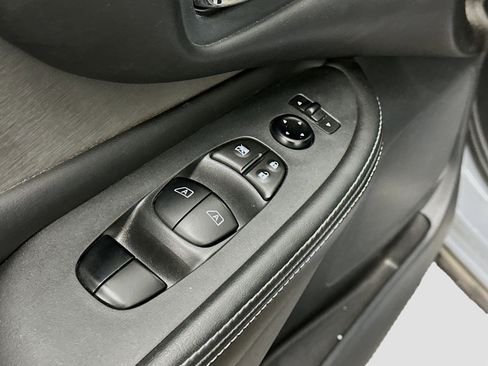 Used 2023 Nissan Murano SV w/ SV Midnight Edition Package image 15