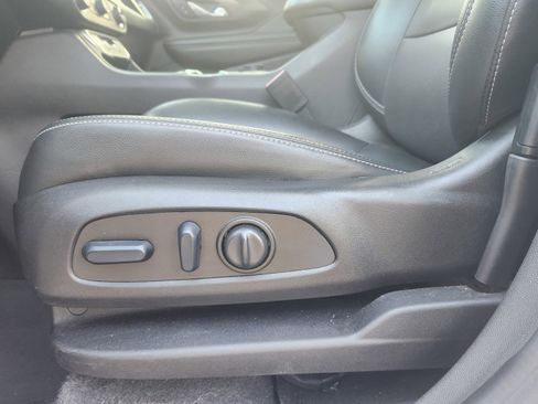 Used 2024 GMC Terrain SLT image 10