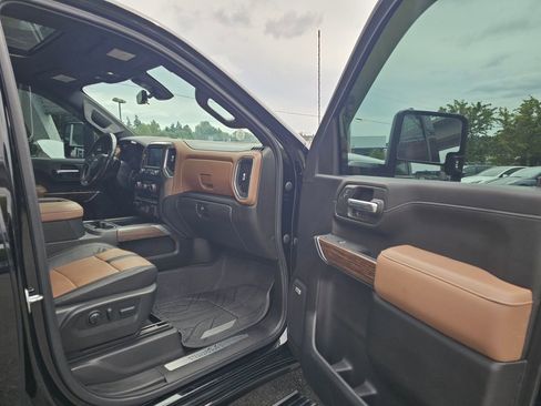 Used 2022 Chevrolet Silverado 2500 High Country w/ Z71 Off-Road Package image 12