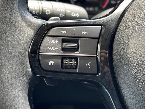 Certified 2025 Honda Pilot Touring image 35