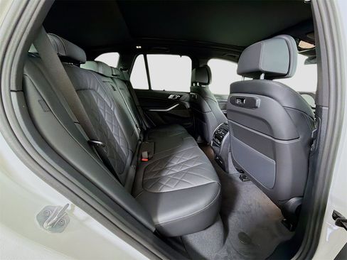 New 2026 BMW X5 xDrive40i w/ Climate Comfort Package image 30