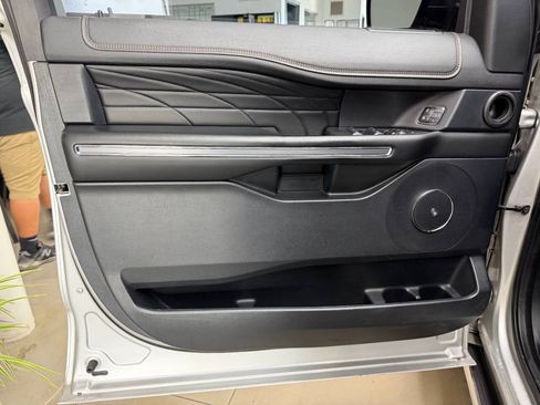 Used 2019 Ford Expedition Platinum AWD/4WD image 11